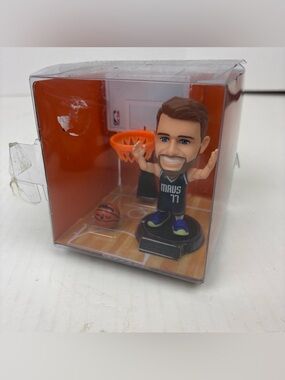 Luka Doncic Dallas Mavericks Figurine Zuru 5 Surprise NBA Ballers Collectible